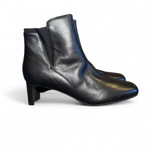 Women’s Clark's Black Leather Ankle Boots Size 12M Heeled Square Toe